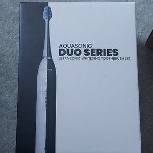 NIB Ultra Sonic Whitening Toothbrush Set
